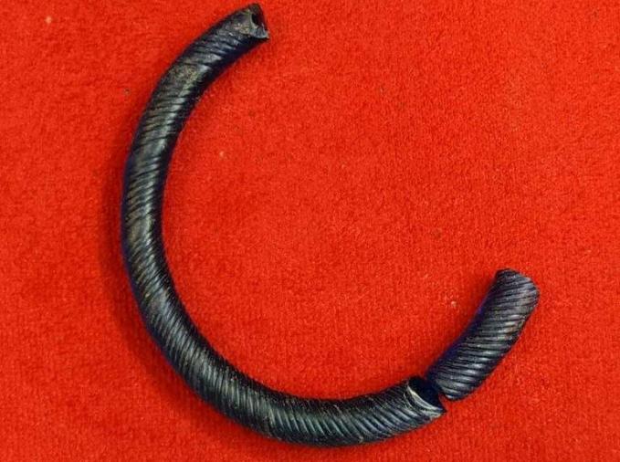 Во время уборки двора Курского краеведческого музея нашли домонгольский браслет